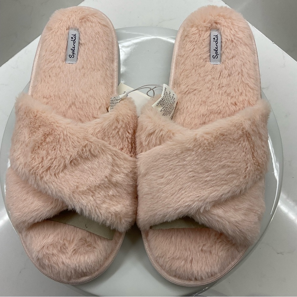 Splendid pink faux fur fuzzy slippers size M/L NWT